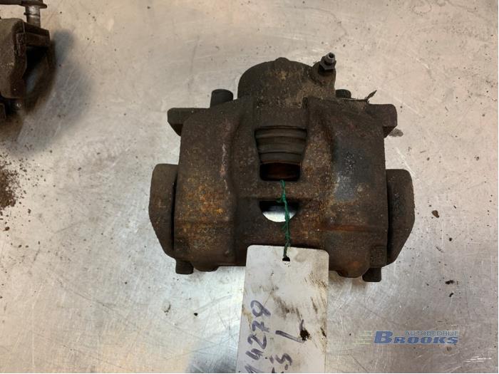 Gebrauchte Bremszange links vorne Alfa Romeo 159 Sportwagon (939BX) 1.9 JTDm Preis € 40,00 Margenregelung angeboten von Autobedrijf Brooks
