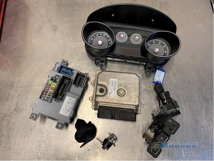 Used Ignition lock + computer Fiat Punto Evo (199) 1.3 JTD Multijet 85 16V Euro 5 Price on request offered by Autobedrijf Brooks