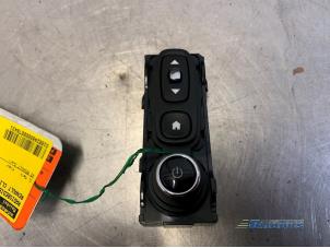 Used Radio control panel Renault Clio IV Estate/Grandtour (7R) 0.9 Energy TCE 12V Price € 25,00 Margin scheme offered by Autobedrijf Brooks