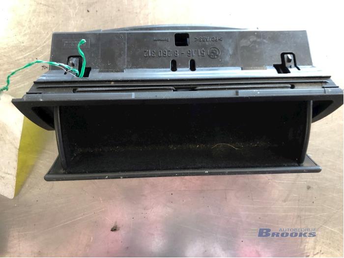 Używane Element deski rozdzielczej BMW 3 serie Compact (E46/5) 316ti 16V Cena € 25,00 Procedura marży oferowane przez Autobedrijf Brooks