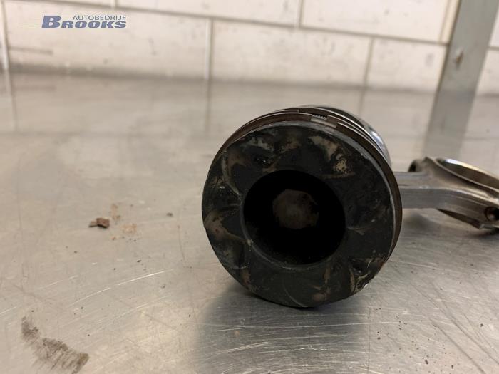 Piston d'un Fiat Punto Evo (199) 1.3 JTD Multijet 85 16V Euro 5 2011