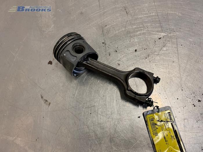 Piston d'un Fiat Punto Evo (199) 1.3 JTD Multijet 85 16V Euro 5 2011