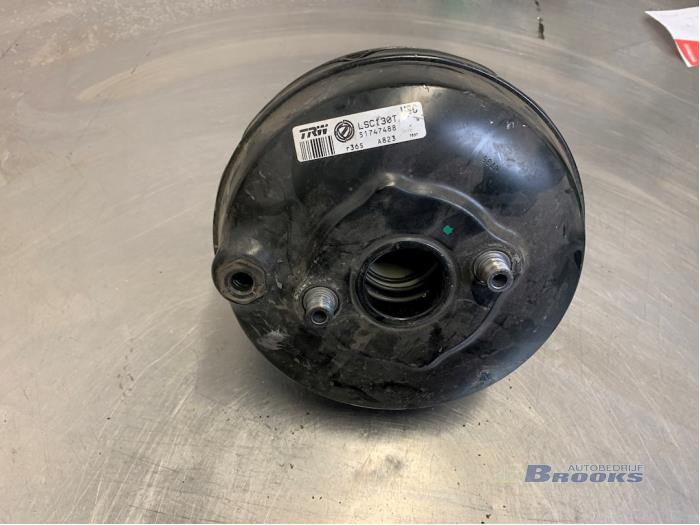 Usados Servofreno Alfa Romeo 159 Sportwagon (939BX) 1.9 JTDm Precio € 75,00 Norma de margen ofrecido por Autobedrijf Brooks