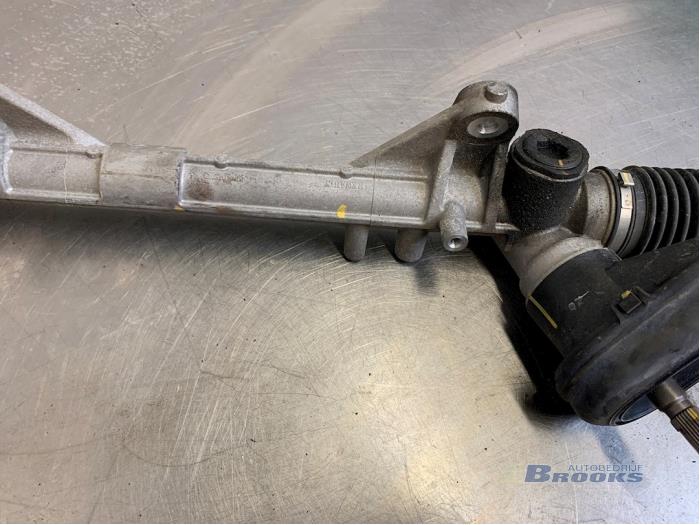 Steering box from a Renault Clio IV Estate/Grandtour (7R) 0.9 Energy TCE 12V 2014