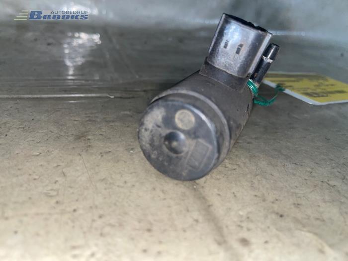 Pompe lave-glace avant d'un Honda Accord (CC75/76) 2.0i 16V 1995