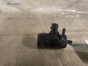 Usagé Pompe lave-glace avant Honda Accord (CC75/76) 2.0i 16V Prix € 5,00 Règlement à la marge proposé par Autobedrijf Brooks