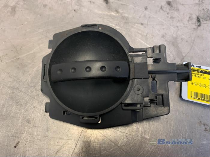 Begagnade Handtag Citroen C2 (JM) Pris € 15,00 Marginaltabell erbjuds av Autobedrijf Brooks