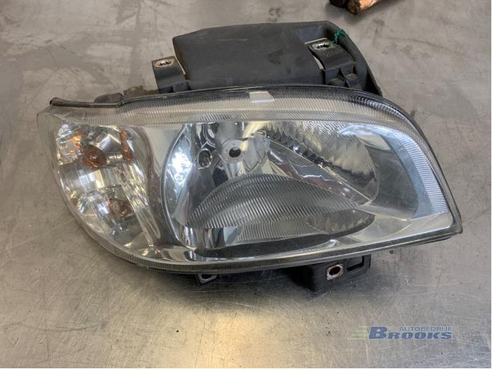 Używane Reflektor prawy Seat Cordoba Vario (6K5) 1.6 Cena € 25,00 Procedura marży oferowane przez Autobedrijf Brooks