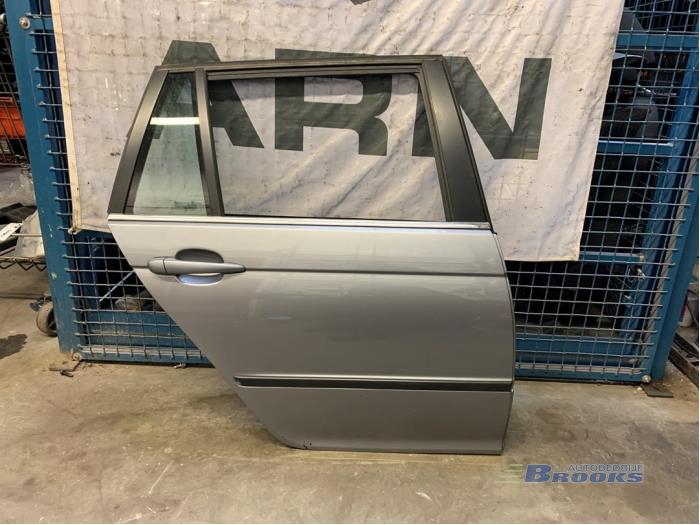 Rear door 4-door, right from a BMW 3 serie Touring (E46/3) 320i 24V 2005