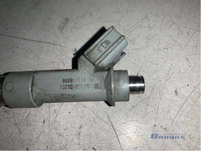 Injector (petrol injection) from a Citroën C1 1.0 12V 2009