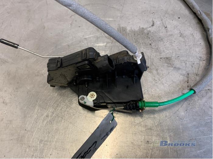 Rear door mechanism 4-door, right from a BMW 3 serie Touring (E46/3) 320i 24V 2005