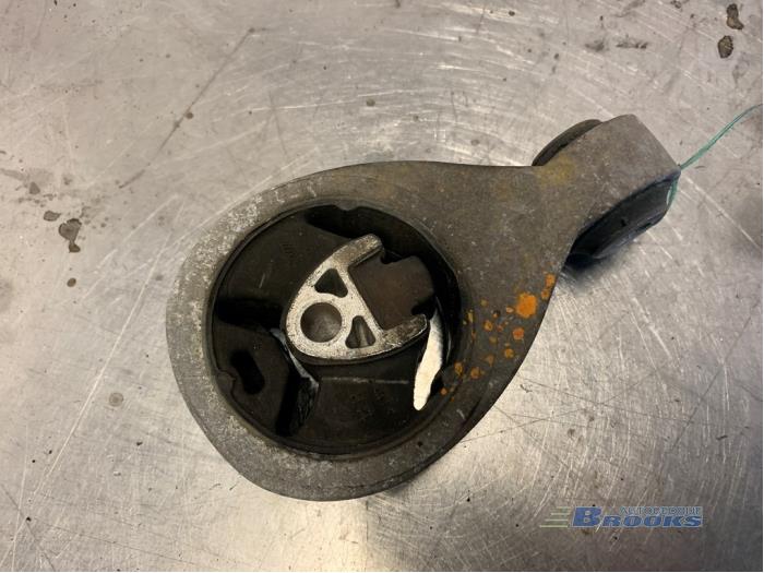 Engine mount bracket