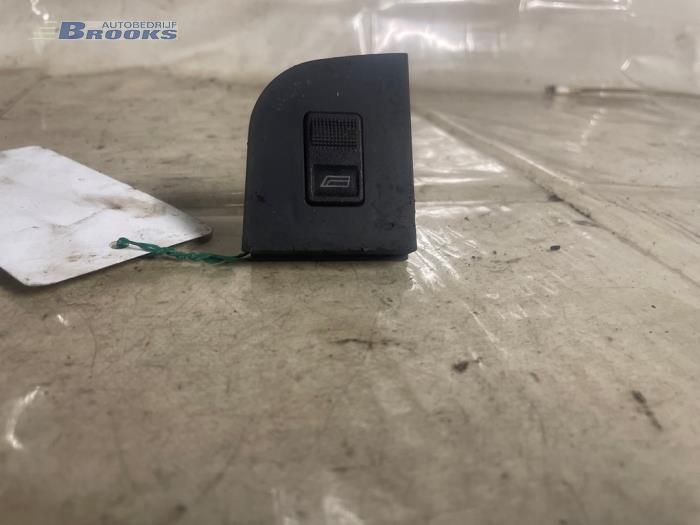 Usados Interruptor de ventanilla eléctrica Audi 80 Precio € 5,00 Norma de margen ofrecido por Autobedrijf Brooks