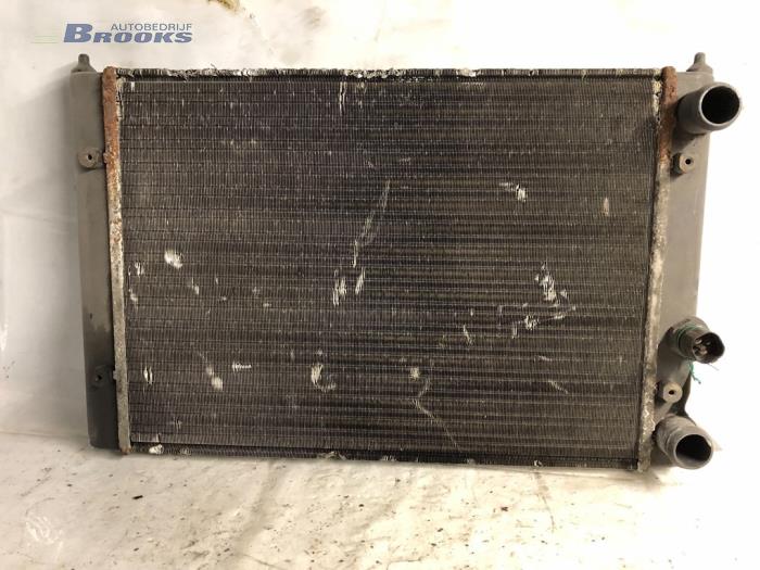 Used Radiator Volkswagen Golf III (1H1) 1.6 i Price € 12,50 Margin scheme offered by Autobedrijf Brooks