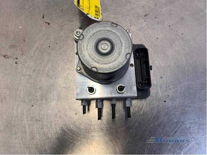 Begagnade ABS-pump Mazda CX-3 (DJ/DK) 2.0 SkyActiv-G 120 Pris € 150,00 Marginaltabell erbjuds av Autobedrijf Brooks