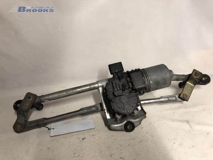 Windshield wiper linkage and motor