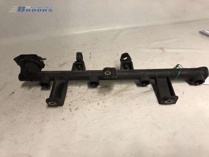 Usagé Système d'injection Peugeot 406 Break (8E/F) 1.8 16V Prix € 10,00 Règlement à la marge proposé par Autobedrijf Brooks