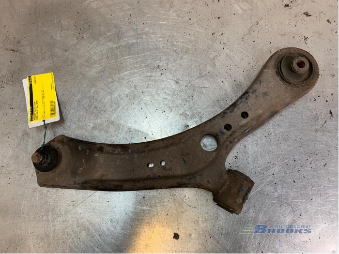 Front wishbone, right from a Suzuki SX4 (EY/GY) 1.9 DDiS 2006
