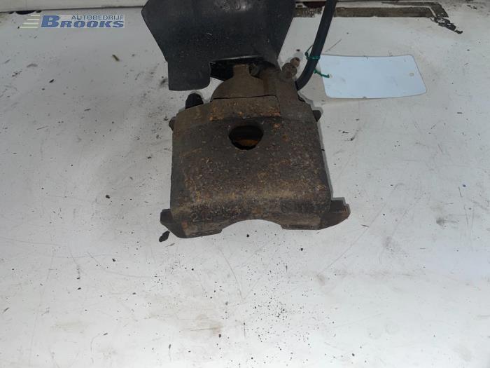 Usagé Etrier de frein avant gauche Volkswagen Polo III (6N1) 1.4i 60 Prix € 10,00 Règlement à la marge proposé par Autobedrijf Brooks