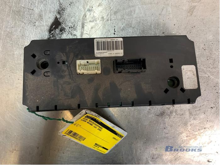 Heater control panel from a Nissan Navara (D40) 2.5 dCi 16V 4x4 2006