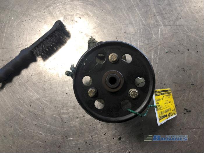 Usagé Pompe de direction Renault Megane (BA) 1.9D RN,RT Prix € 15,00 Règlement à la marge proposé par Autobedrijf Brooks