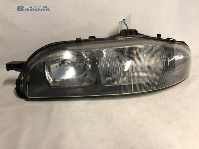 Używane Reflektor lewy Fiat Brava (182B) 1.4 S,SX 12V Cena € 10,00 Procedura marży oferowane przez Autobedrijf Brooks