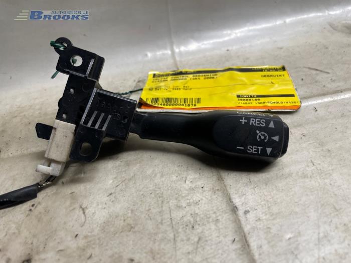 Cruise control switch from a Nissan Navara (D40) 2.5 dCi 16V 4x4 2006