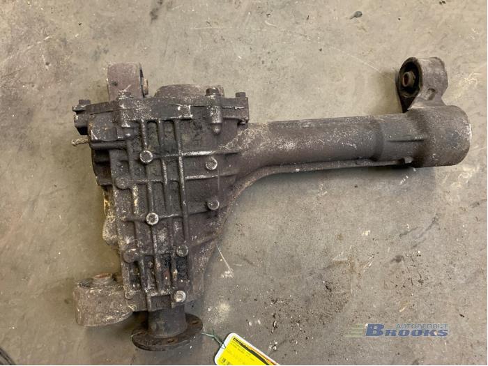 Front differential from a Nissan Navara (D40) 2.5 dCi 16V 4x4 2006