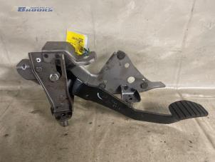 Used Brake pedal Renault Clio III (SR) 1.2 16V 75 Price € 20,00 Margin scheme offered by Autobedrijf Brooks