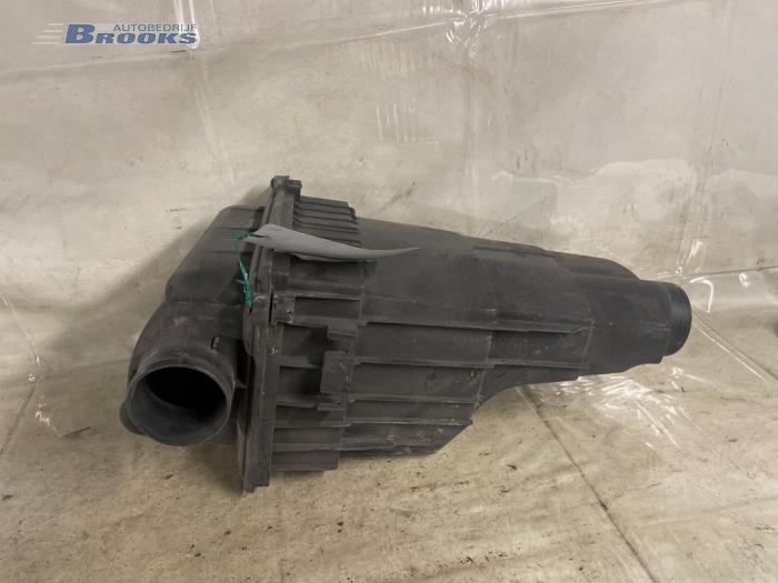 Begagnade Luftfilterhus Peugeot 206 (2A/C/H/J/S) 1.9 D Pris € 20,00 Marginaltabell erbjuds av Autobedrijf Brooks