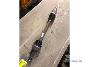 Used Front drive shaft, left Renault Clio III (SR) 1.2 16V 75 Price € 25,00 Margin scheme offered by Autobedrijf Brooks