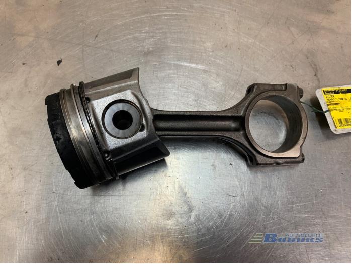 Usagé Piston Renault Trafic New (FL) 2.5 dCi 16V 115 FAP Prix sur demande proposé par Autobedrijf Brooks