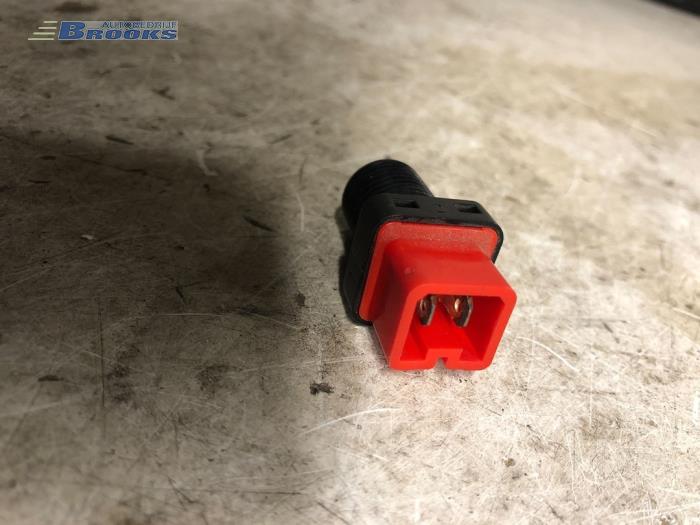 Brake light switch from a Peugeot 807 2.2 HDiF 16V 2003