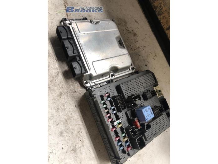Used Engine management computer Peugeot 807 2.2 HDiF 16V Price € 100,00 Margin scheme offered by Autobedrijf Brooks