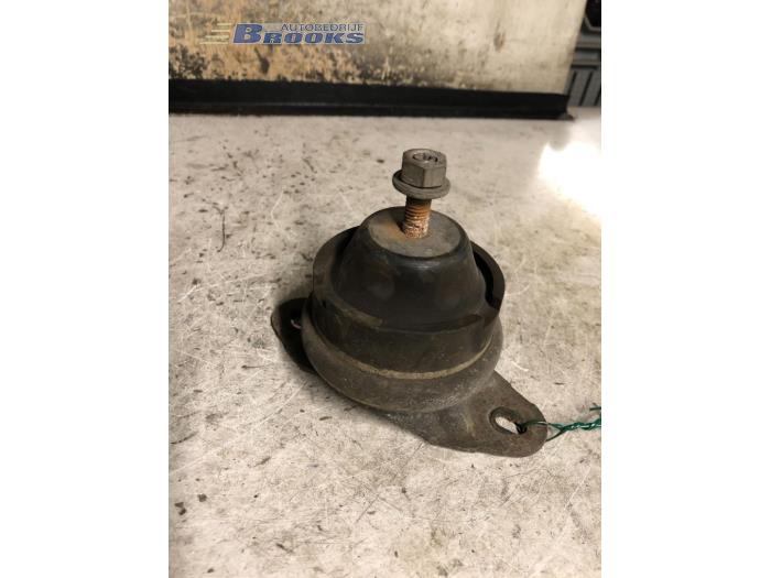 Used Engine mount Peugeot 807 2.2 HDiF 16V Price € 20,00 Margin scheme offered by Autobedrijf Brooks