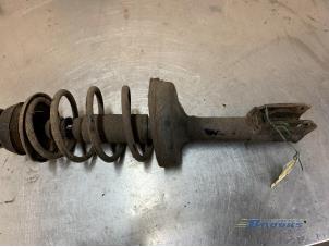 Used Front shock absorber rod, left Renault Clio II (BB/CB) 1.6 Price € 25,00 Margin scheme offered by Autobedrijf Brooks