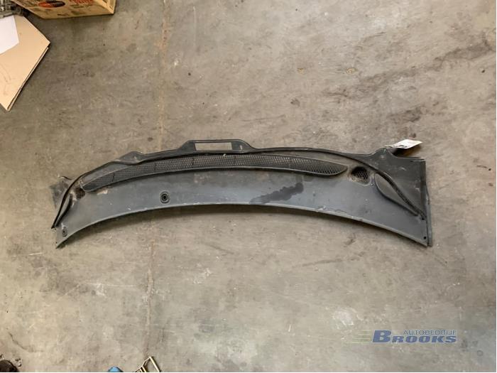 Używane Parawan Volvo V70 (SW) 2.4 20V 140 Cena € 25,00 Procedura marży oferowane przez Autobedrijf Brooks