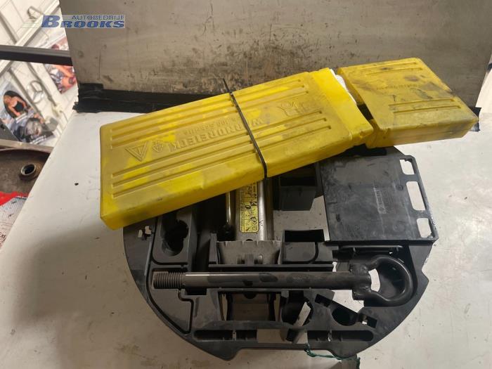 Używane Zestaw narzedzi Renault Modus/Grand Modus (JP) 1.2 16V Eco Cena € 15,00 Procedura marży oferowane przez Autobedrijf Brooks