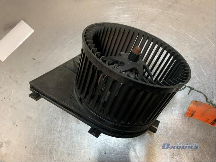 Heating and ventilation fan motor from a Volkswagen Golf IV (1J1) 1.6 16V 2003