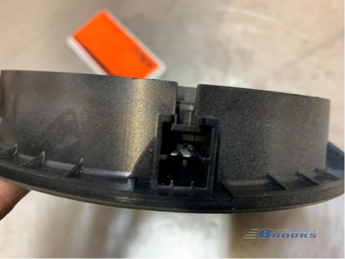 Speaker from a Nissan NV 200 (M20M) 1.5 dCi 90 2014