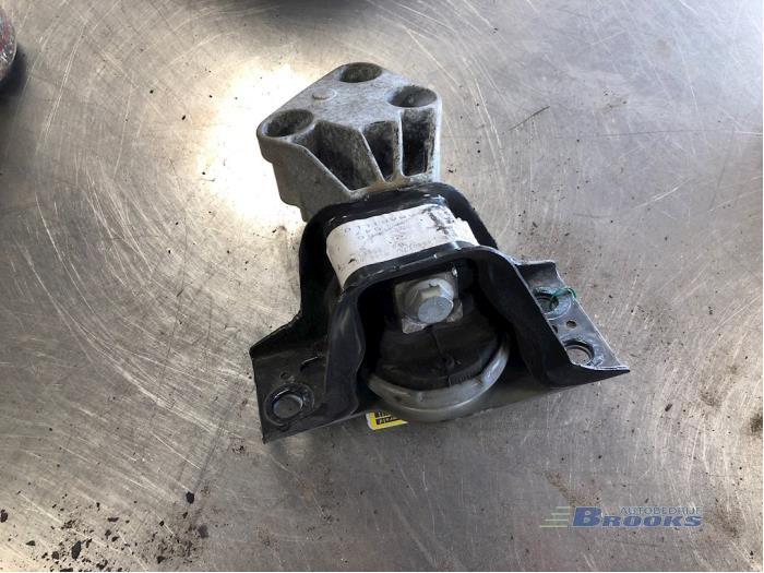 Usagé Support moteur Renault Modus/Grand Modus (JP) 1.2 16V Eco Prix € 25,00 Règlement à la marge proposé par Autobedrijf Brooks
