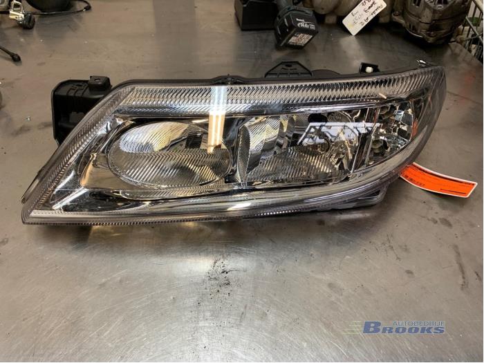 Używane Reflektor lewy Renault Laguna II Grandtour (KG) 1.8 16V Cena € 35,00 Procedura marży oferowane przez Autobedrijf Brooks