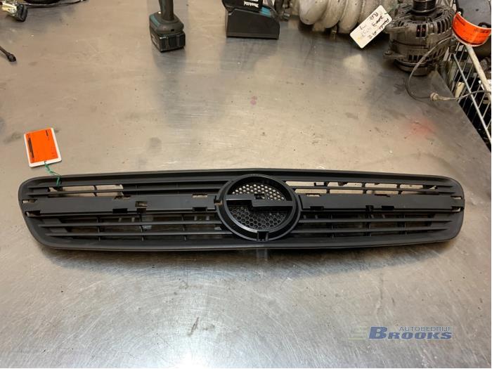 Używane Grill Opel Meriva Mk.I Cena € 10,00 Procedura marży oferowane przez Autobedrijf Brooks