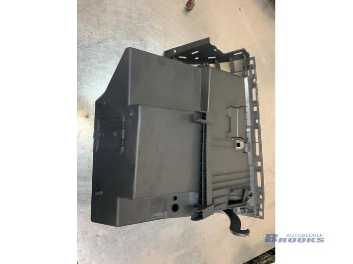 Begagnade Handskfack Renault Clio III (BR/CR) 1.5 dCi 85 Pris € 15,00 Marginaltabell erbjuds av Autobedrijf Brooks