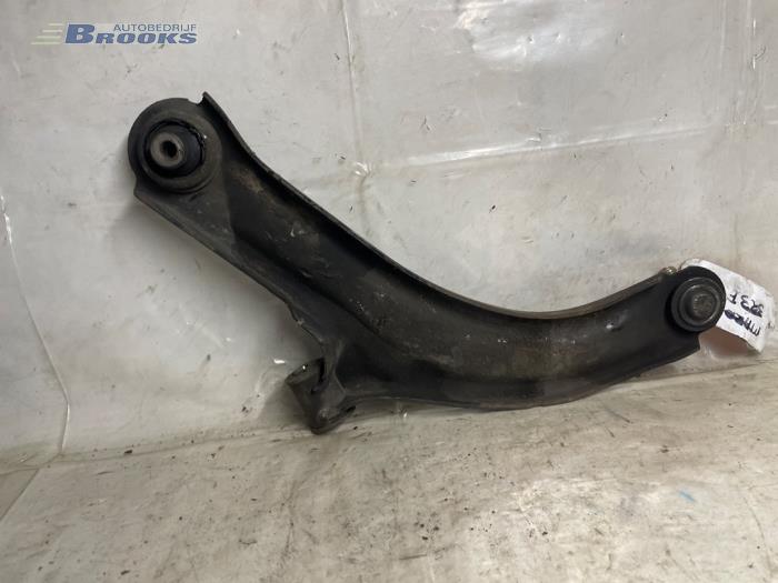 Front wishbone, right from a Renault Clio III (BR/CR) 1.5 dCi 85 2007