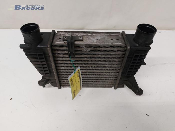 Usados Intercooler Renault Clio III (BR/CR) 1.5 dCi 85 Precio € 20,00 Norma de margen ofrecido por Autobedrijf Brooks