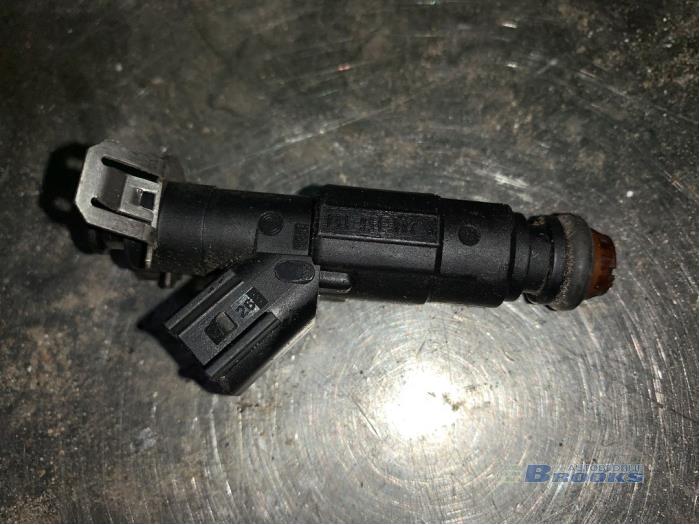 Injektor (Benzineinspritzung) van een Mazda 3 Sport (BK14) 2.0i 16V 2004
