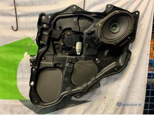 Usagé Mécanique vitre 4portes arrière gauche Mazda 3 Sport (BK14) 2.0i 16V Prix € 30,00 Règlement à la marge proposé par Autobedrijf Brooks