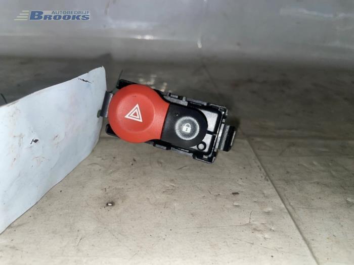Panic lighting switch from a Renault Clio III (BR/CR) 1.5 dCi 85 2007