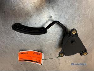 Used Accelerator pedal Renault Clio III (BR/CR) 1.5 dCi 85 Price € 25,00 Margin scheme offered by Autobedrijf Brooks
